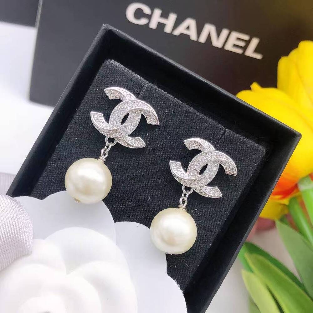 ❤️Chanel sparkling pearl earrings